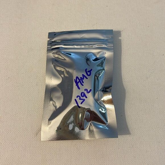 AMG Mercedes Benz Logo valve Stem caps in Silver set of 4 NWT - Picture 5 of 5